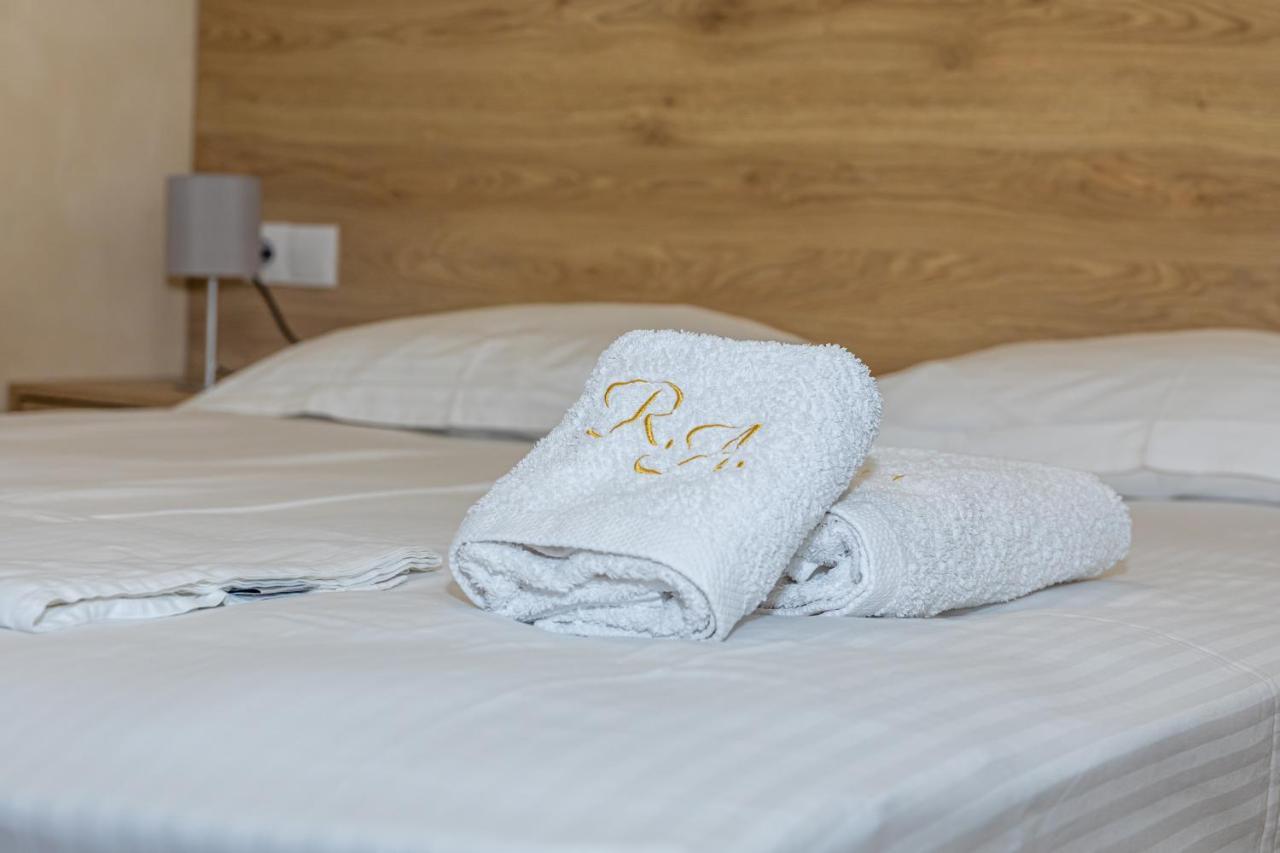 Remezzo Luxury Apartments Koróni Esterno foto